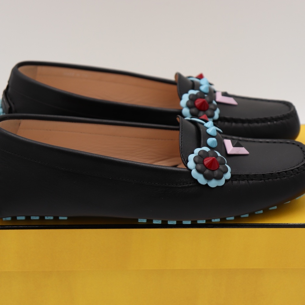 $SOLD Fendi Flower Applique Leather Driver Loafer - Picture 5 of 8